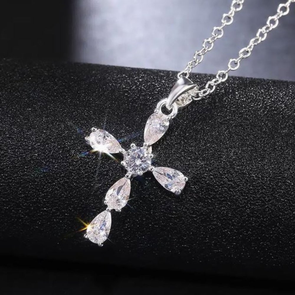 Exquisite Fashion Silver Zircon Cross Pendant Necklaces